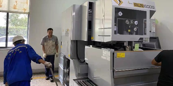 選擇上海設(shè)備裝卸廠(chǎng)家需要注意什么？